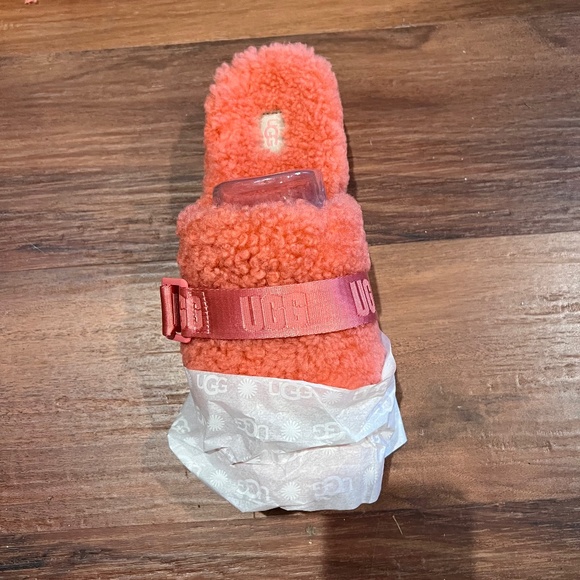 NIB UGG Fluffita size 10 - Picture 3 of 7